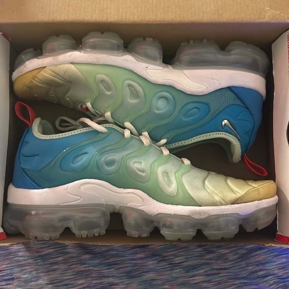 Colorful vapor air maxes